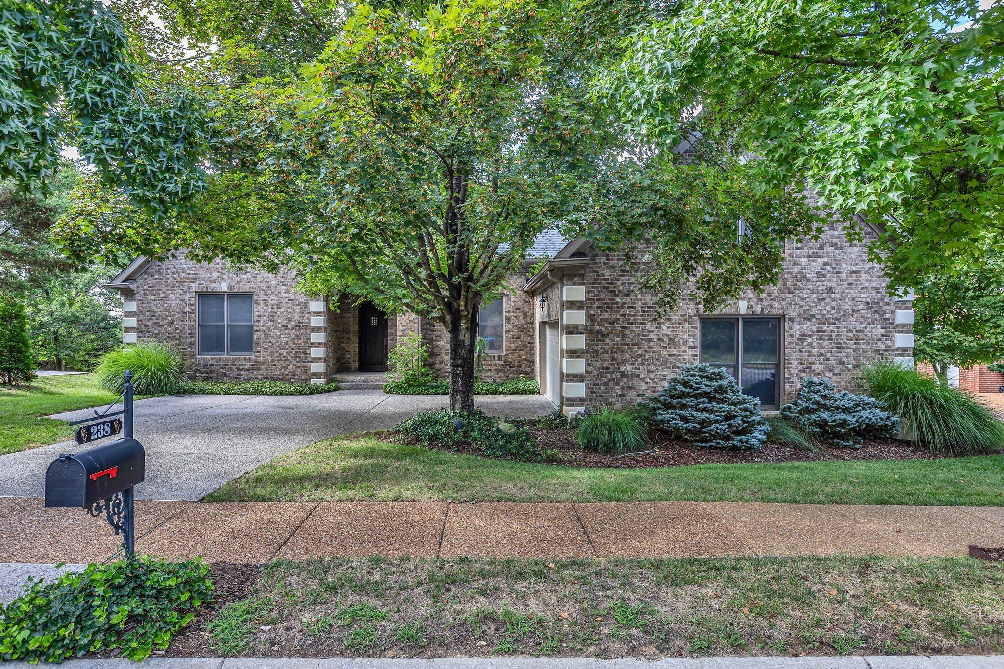 238 McLean Ct