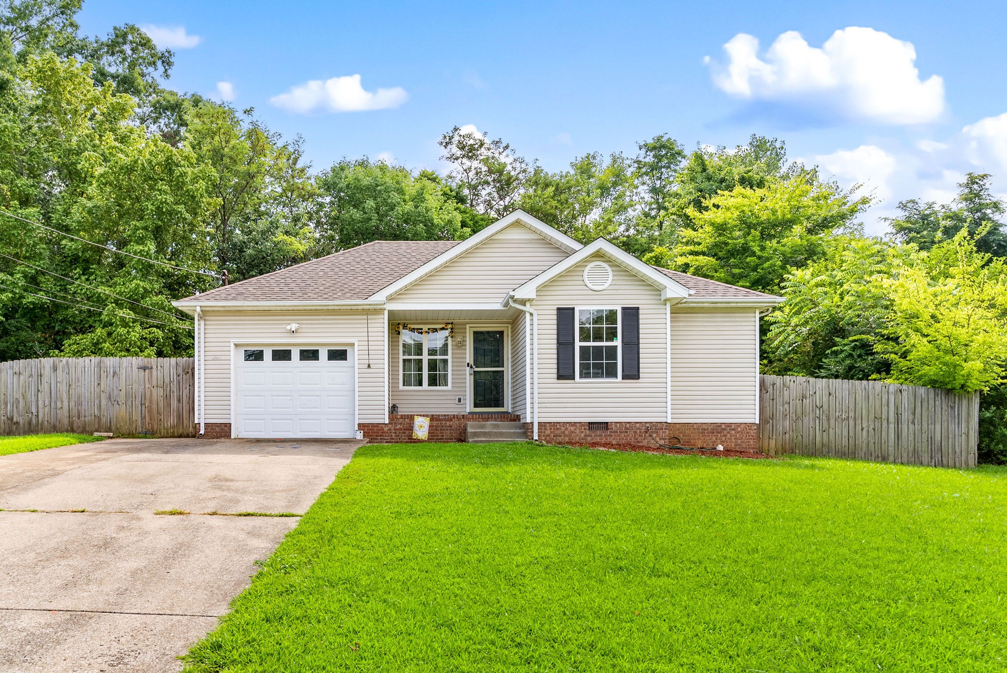 585 Somerset Ln
