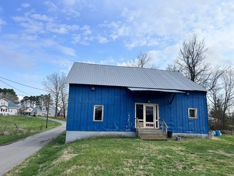 108 Hinkle Hill St E Bell Buckle TN 37020