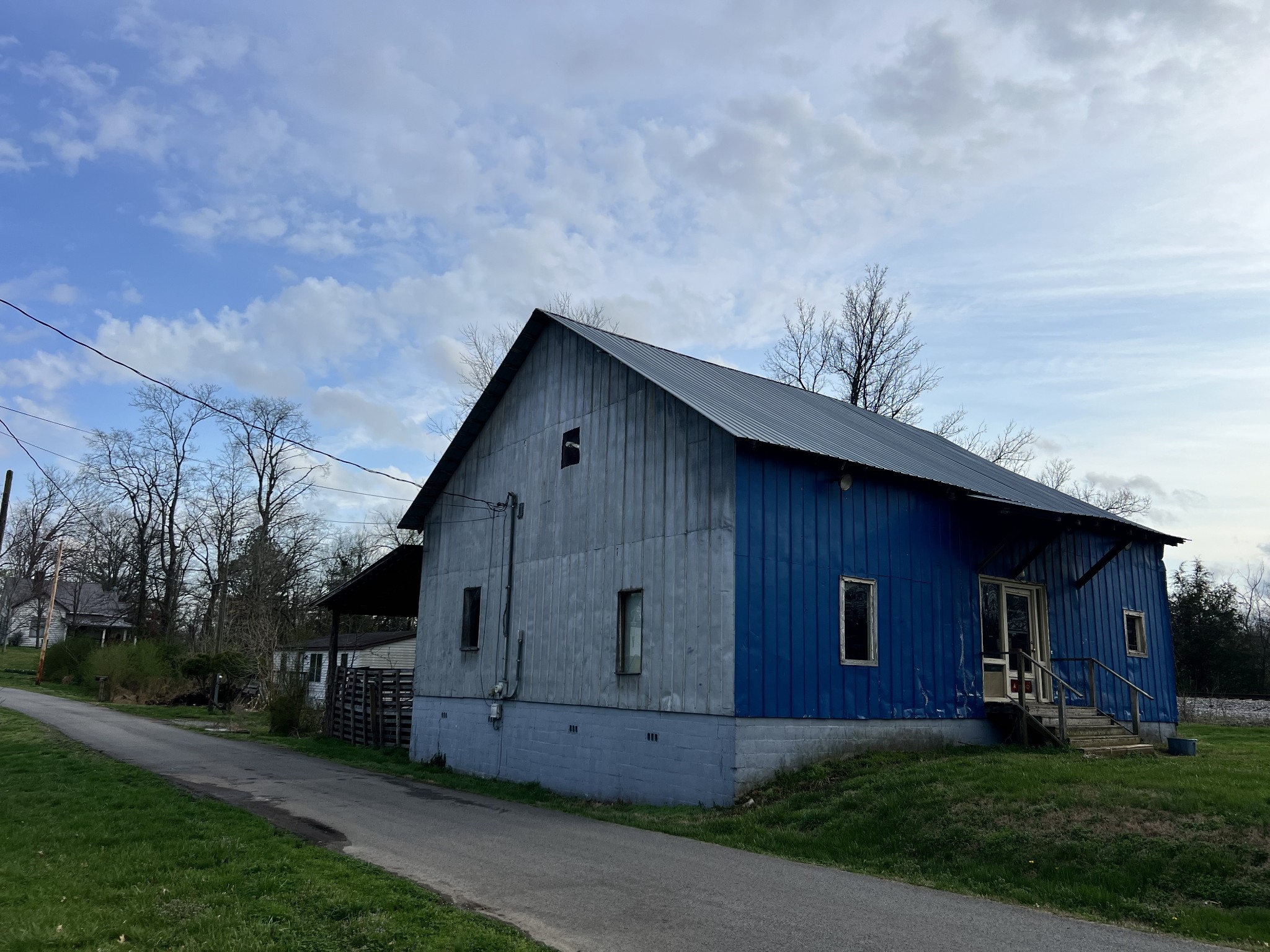 108 Hinkle Hill St E