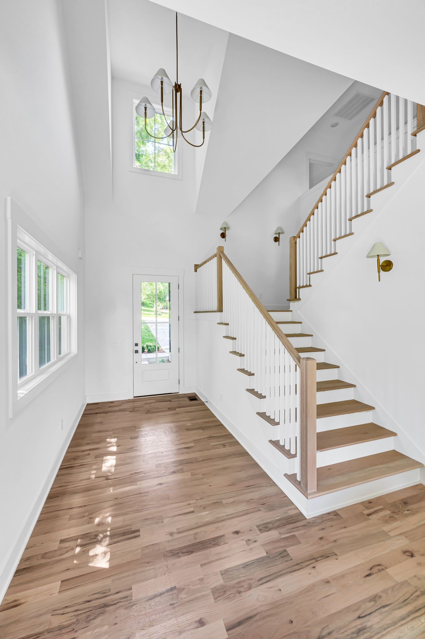 546 Whispering Hills Dr