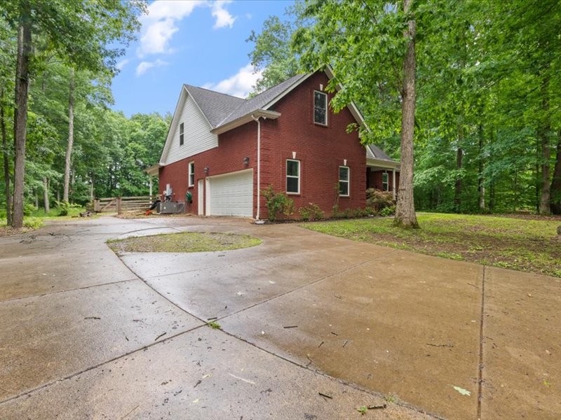 3904 Rowland Rd