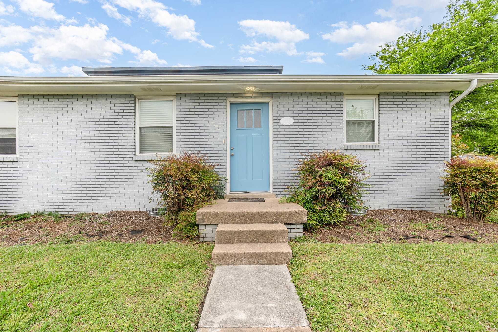 1511A 21 Ave North