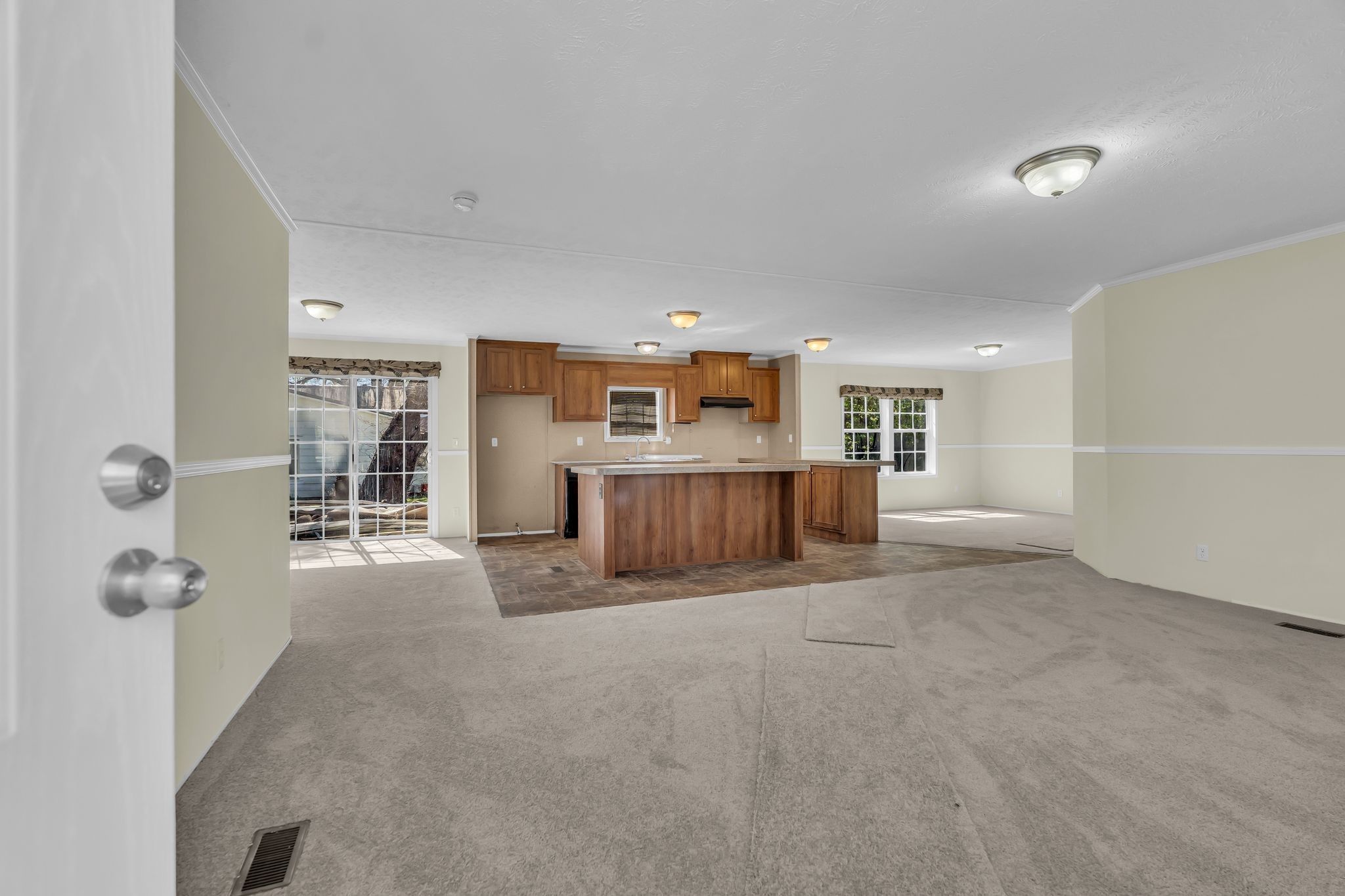 201 England St W