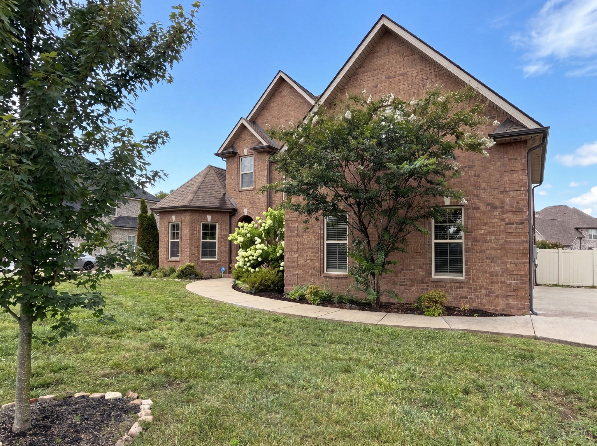 1423 Rhonda Dr