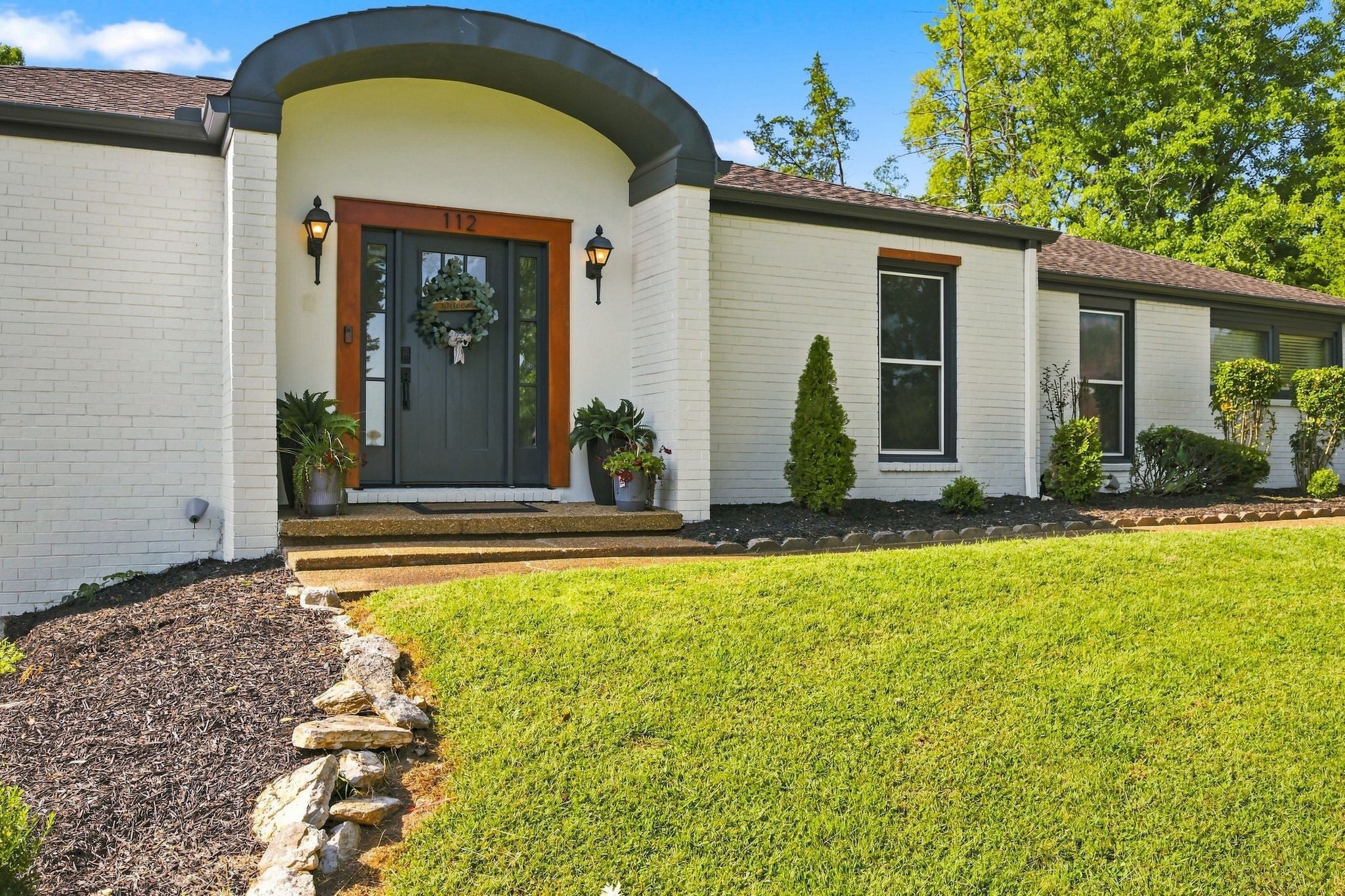 112 Oakmont Dr