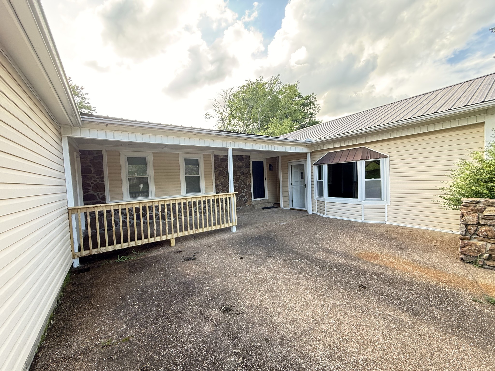 71 N Hampton Ln