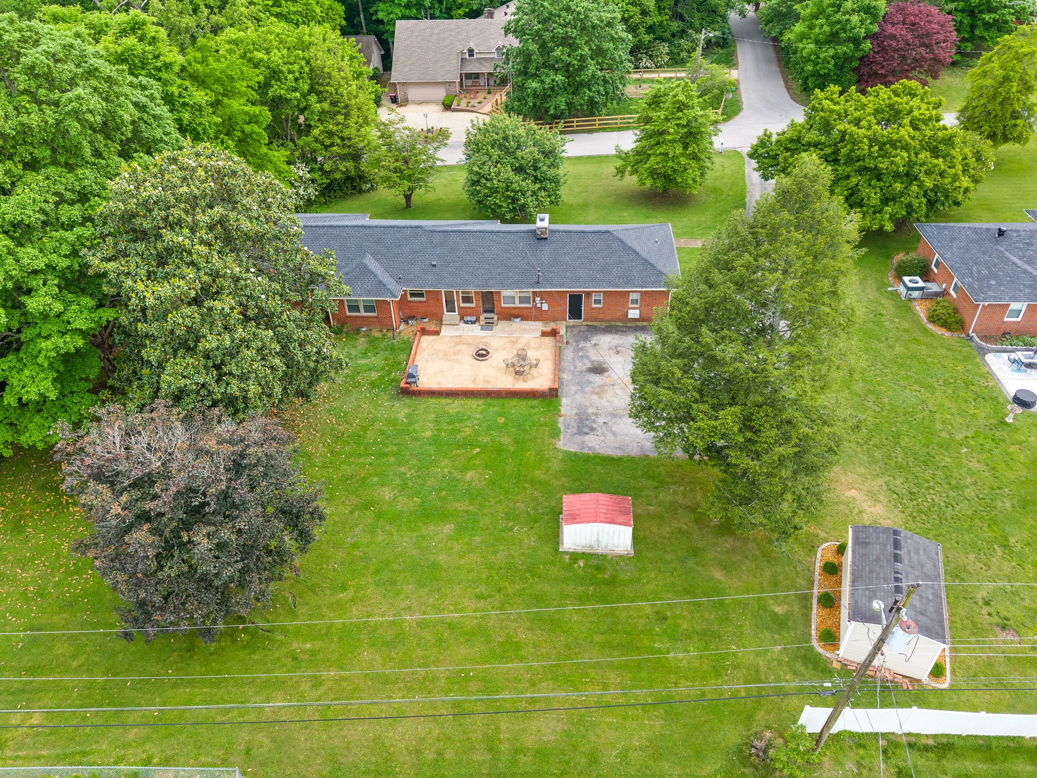 Clarksville, Tennessee 37043, United States, 4 Bedrooms Bedrooms, ,2 BathroomsBathrooms,Residential,Pending,33370