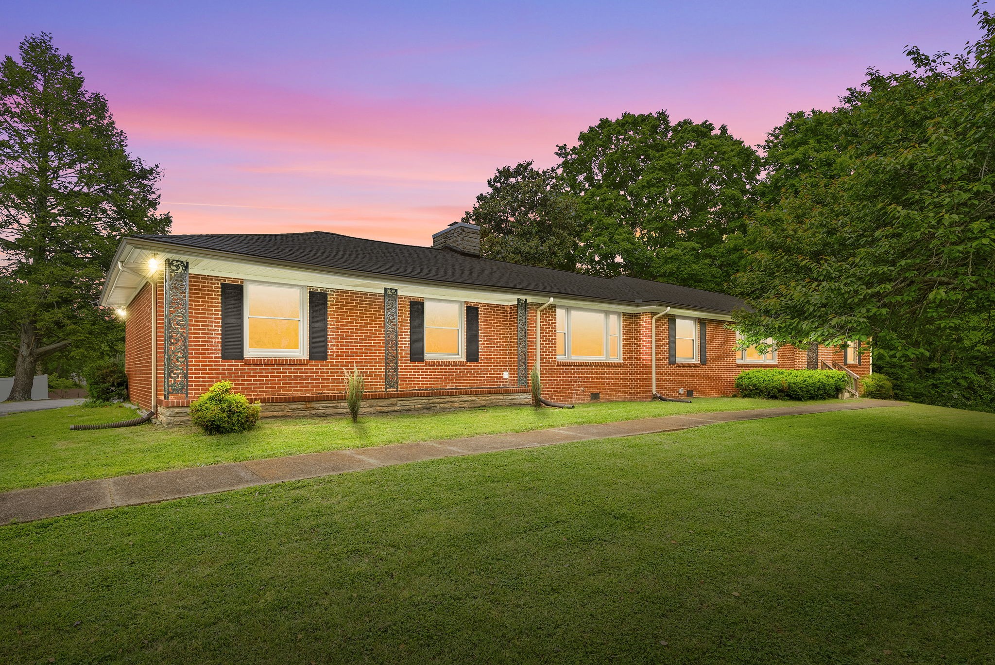 Clarksville, Tennessee 37043, United States, 4 Bedrooms Bedrooms, ,2 BathroomsBathrooms,Residential,Pending,33370