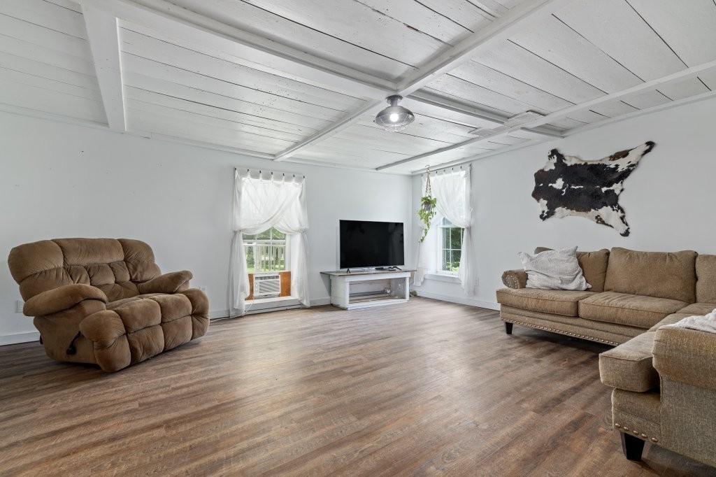26 Delores Ln