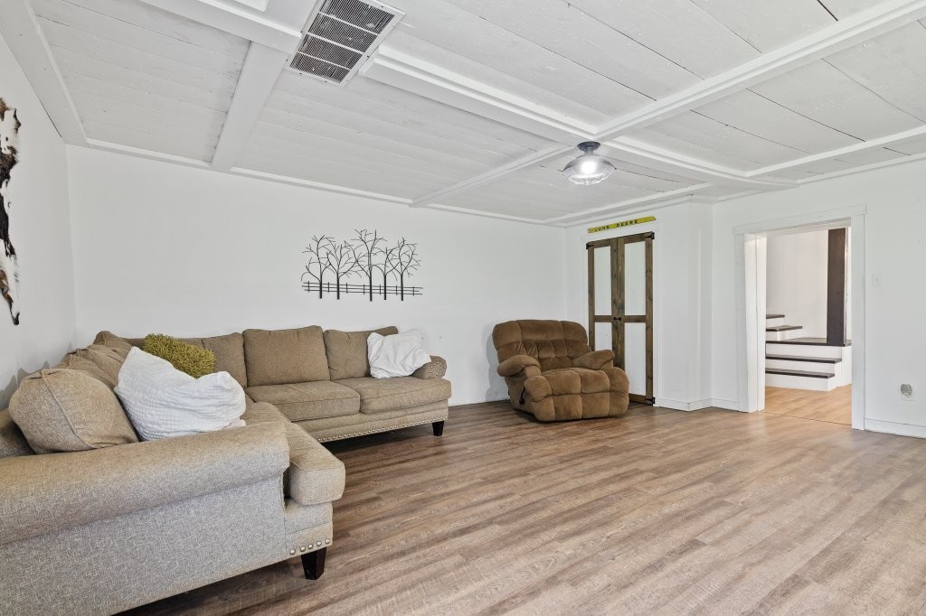 26 Delores Ln