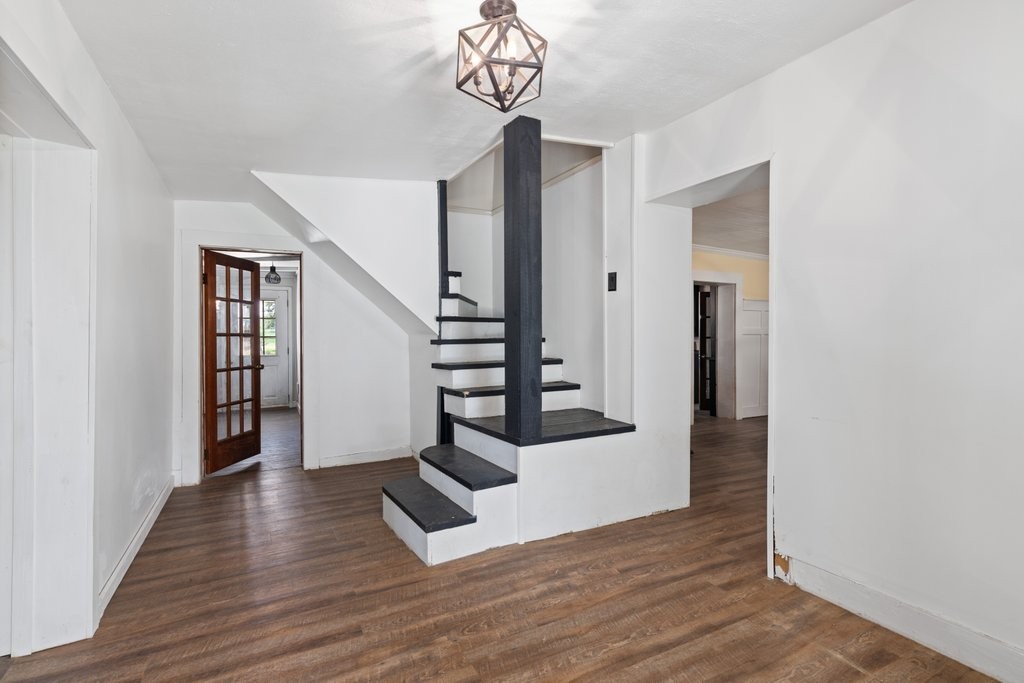 26 Delores Ln