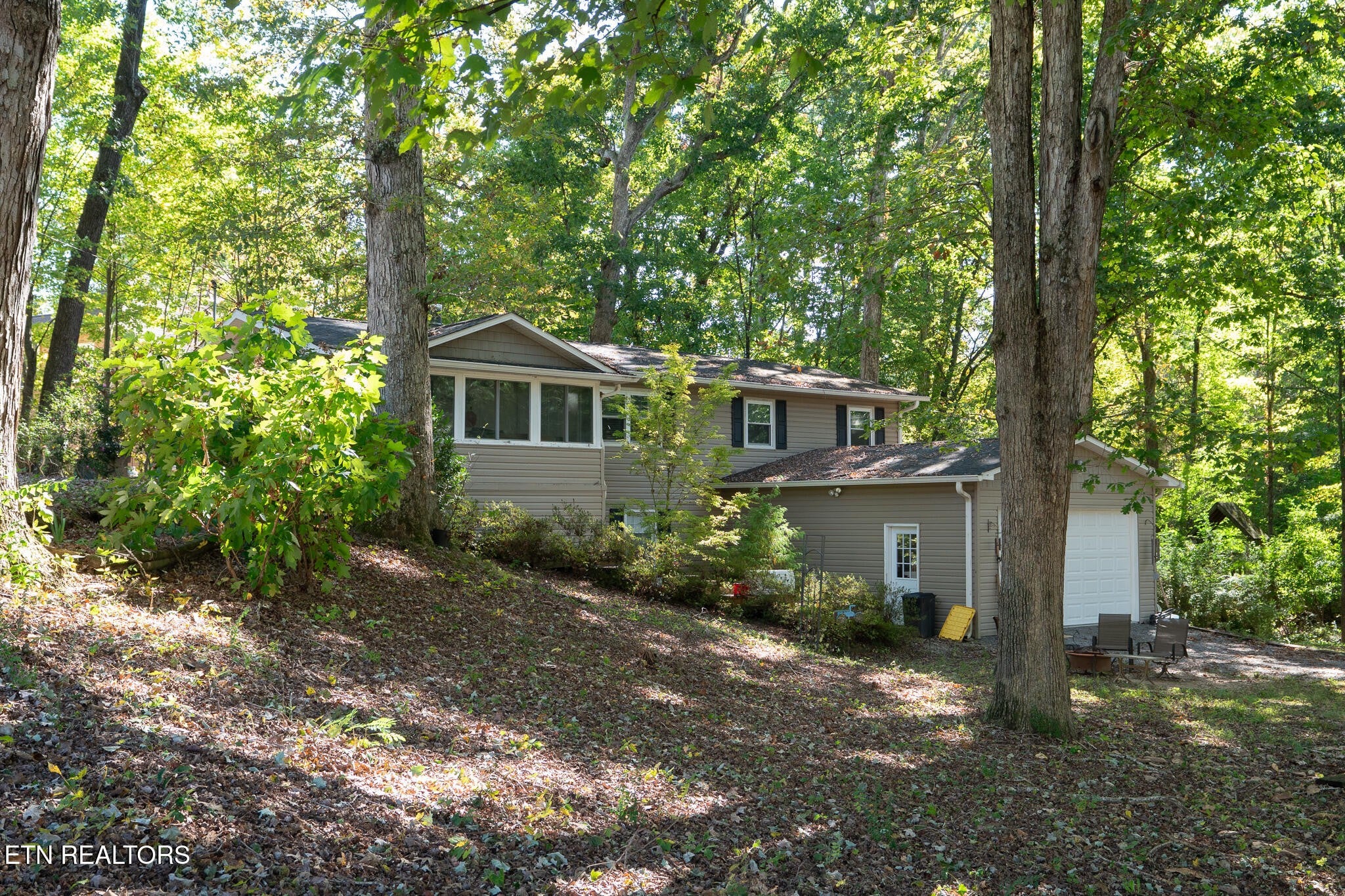 1631 Maplegreen Lane