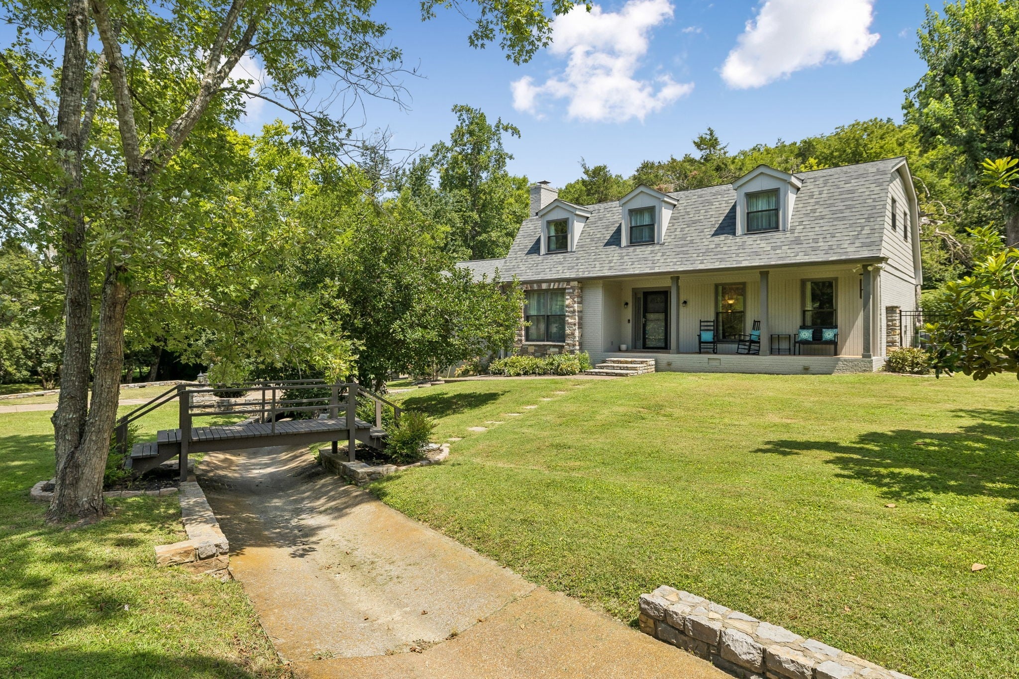 2039 Sunny Side Dr