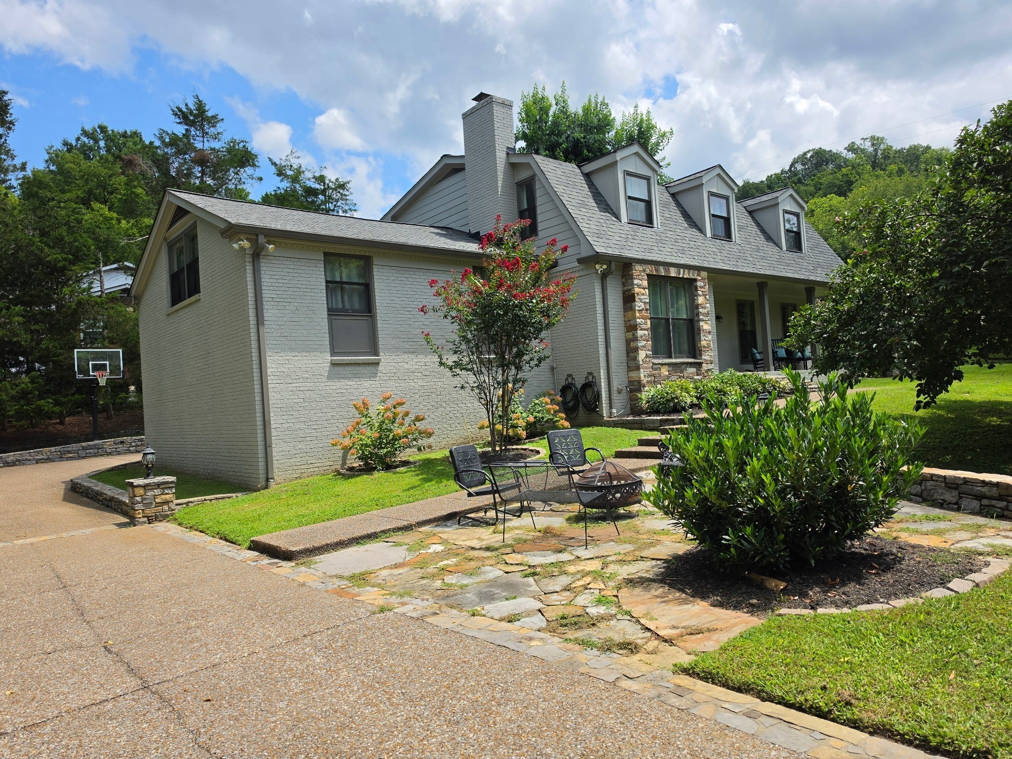 2039 Sunny Side Dr