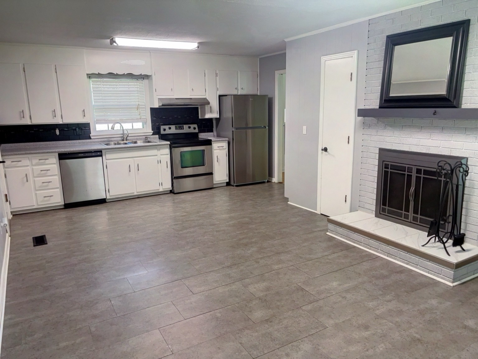 1006 W Clark Blvd