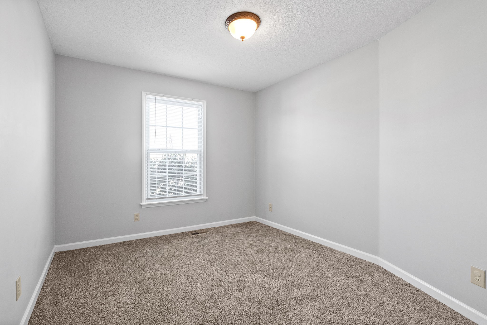 Clarksville, Tennessee 37042, United States, 3 Bedrooms Bedrooms, ,2 BathroomsBathrooms,Residential,Active,237025