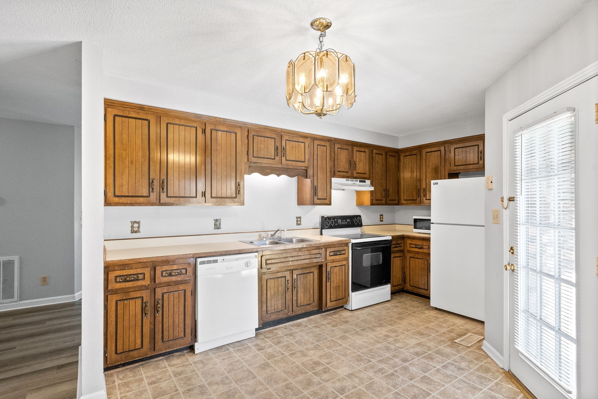 Clarksville, Tennessee 37042, United States, 3 Bedrooms Bedrooms, ,2 BathroomsBathrooms,Residential,Active,237025