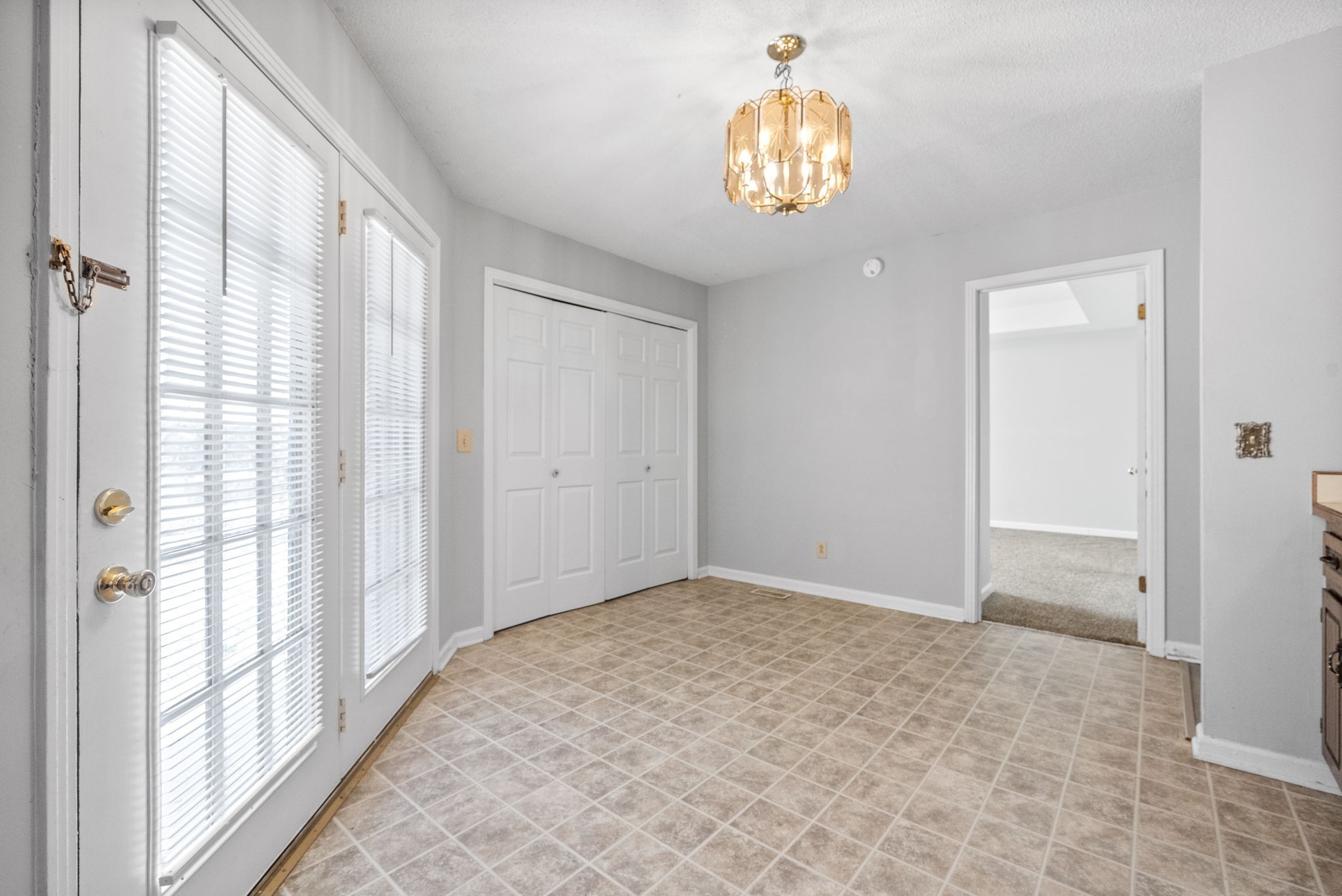 Clarksville, Tennessee 37042, United States, 3 Bedrooms Bedrooms, ,2 BathroomsBathrooms,Residential,Active,237025