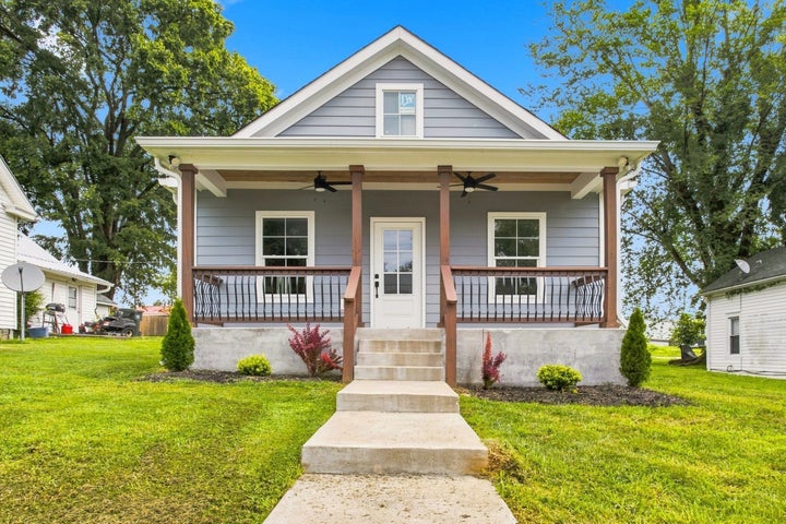 Photo 1 of 27 — 207 Scott St, Dickson, TN 37055