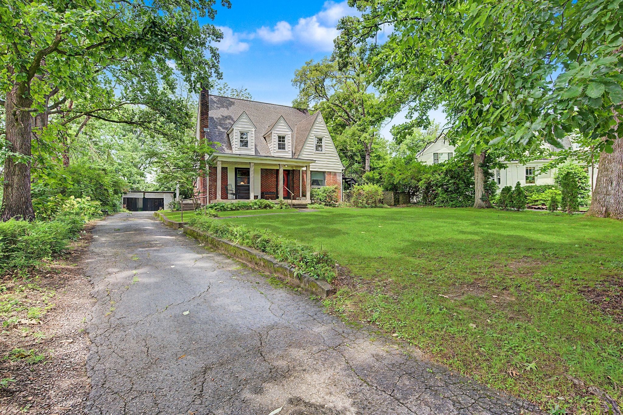 1718 Green Hills Dr