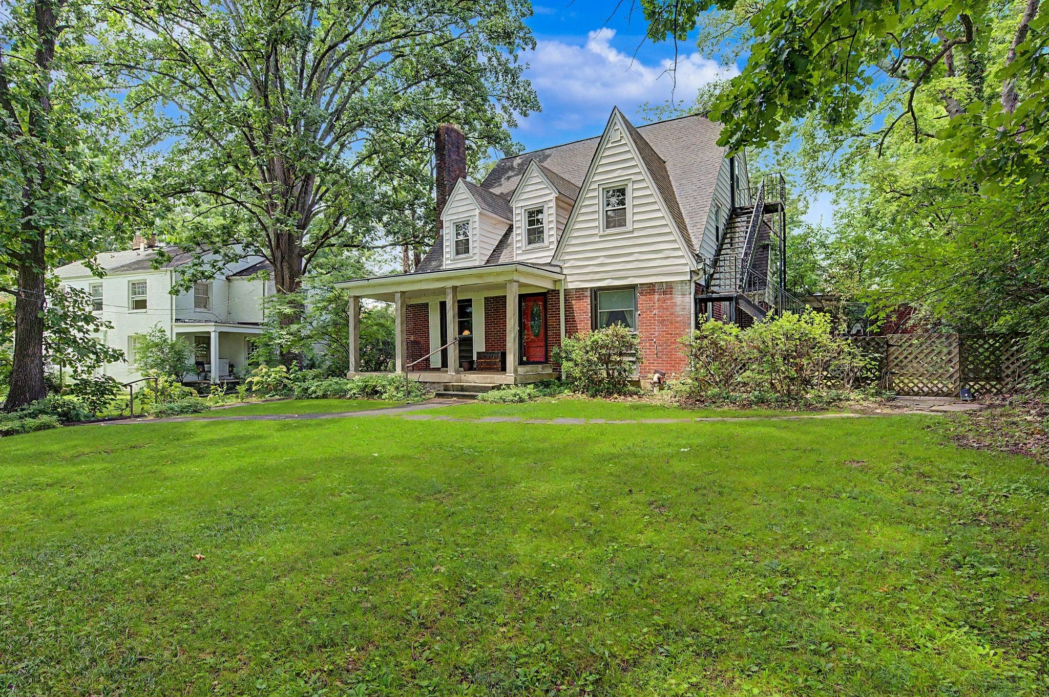1718 Green Hills Dr
