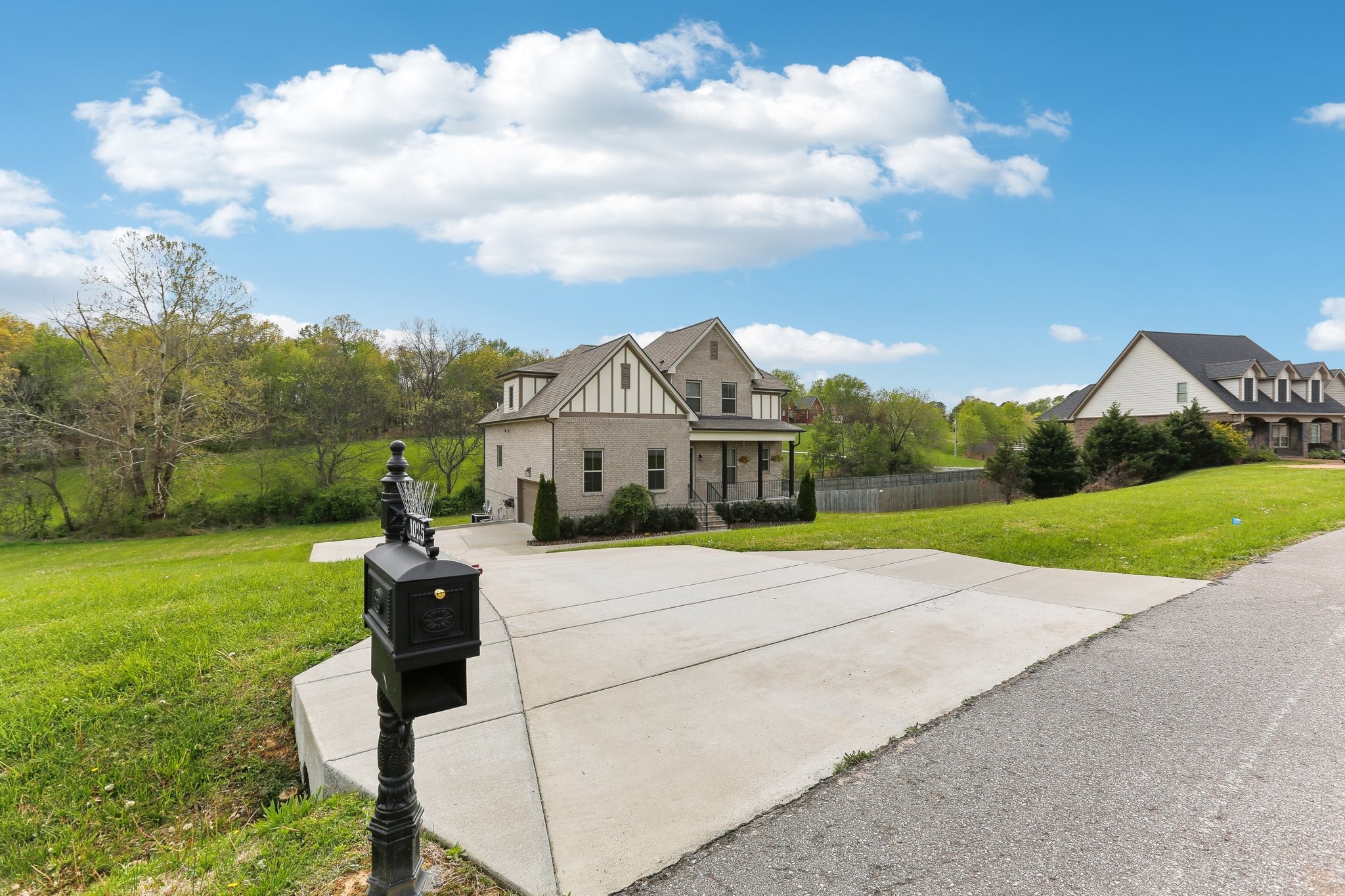 1025 Glover Hills Dr