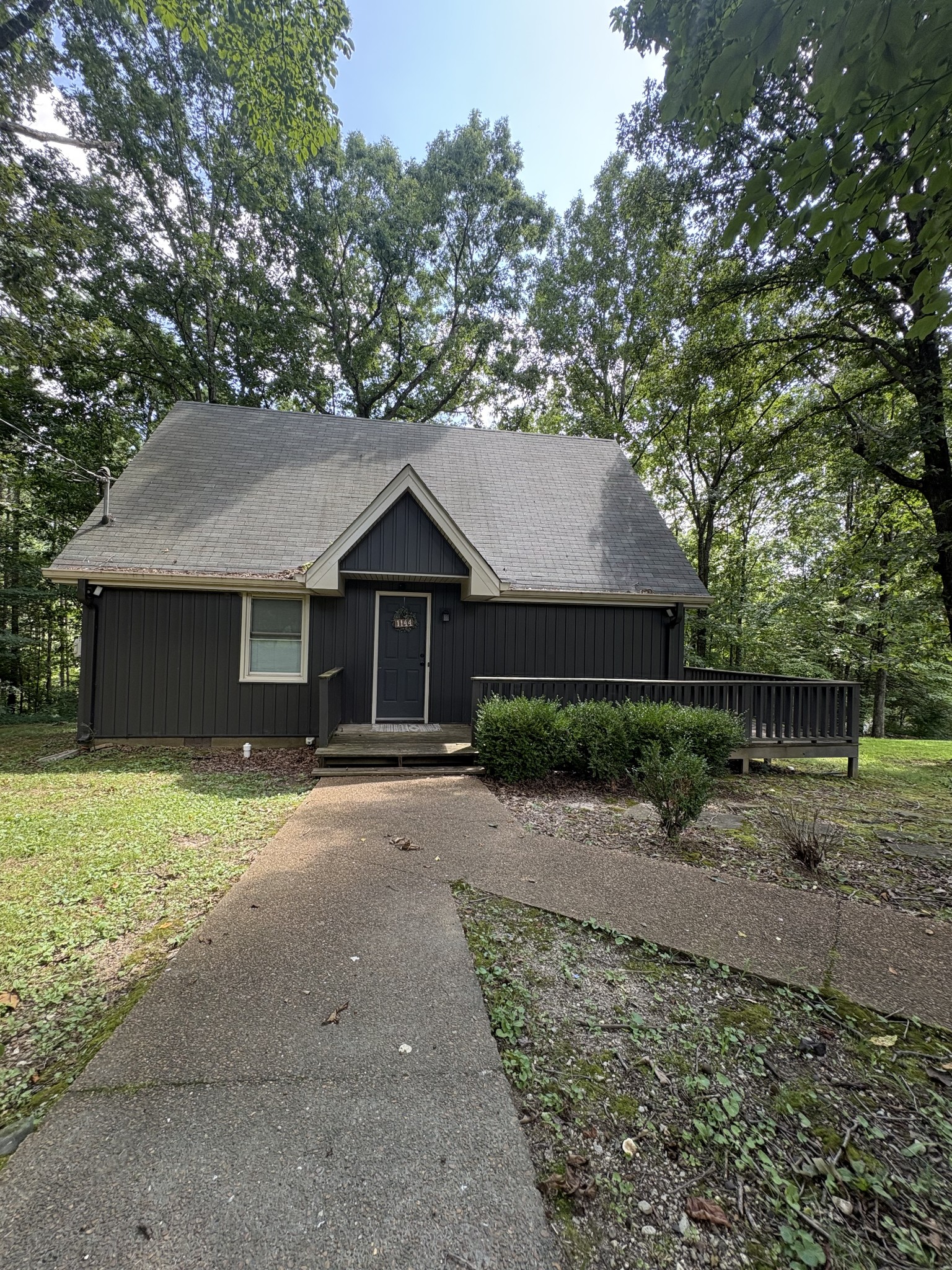 1144 Chestnut Dr