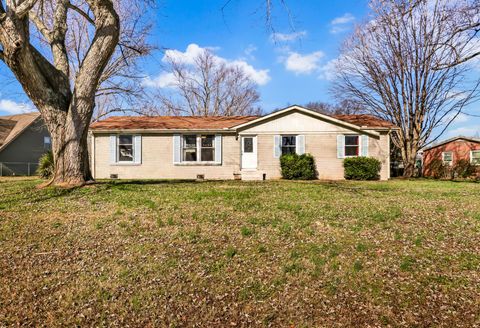 2206 Green Acres Dr Clarksville TN 37042