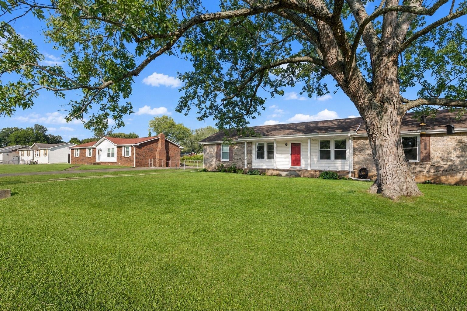 2233 Robin Dr