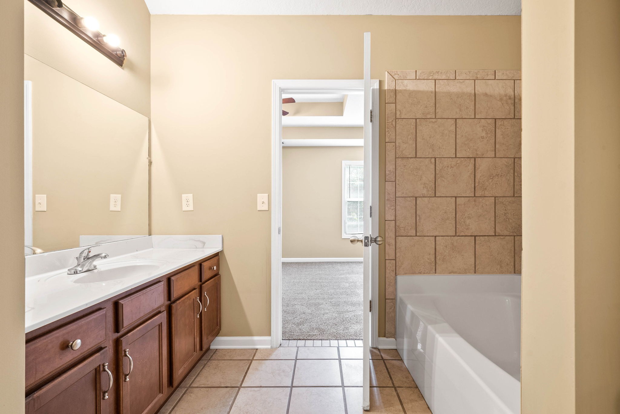 Clarksville, Tennessee 37042, United States, 3 Bedrooms Bedrooms, ,3 BathroomsBathrooms,Residential,Active,157286