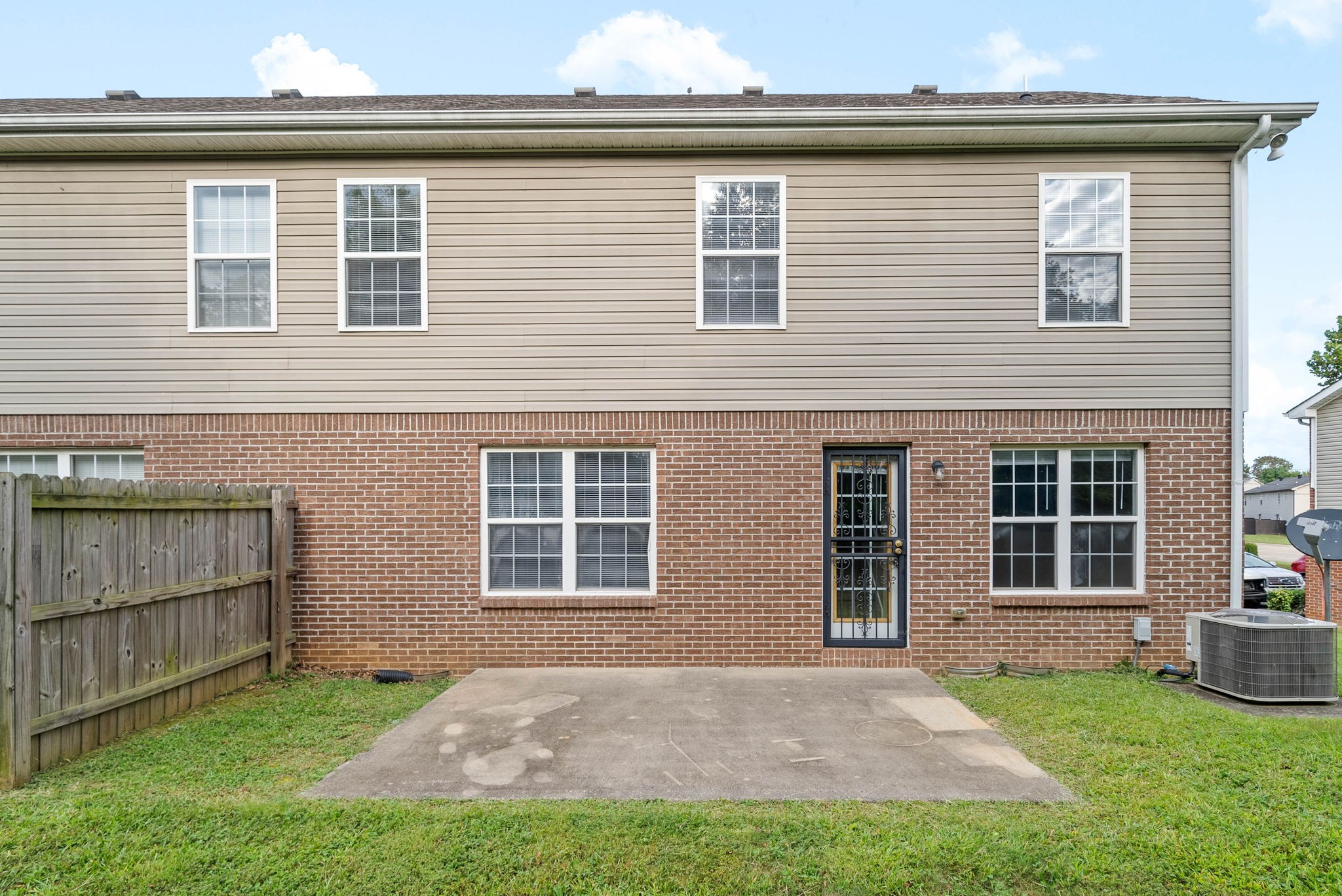 Clarksville, Tennessee 37042, United States, 3 Bedrooms Bedrooms, ,3 BathroomsBathrooms,Residential,Active,157286