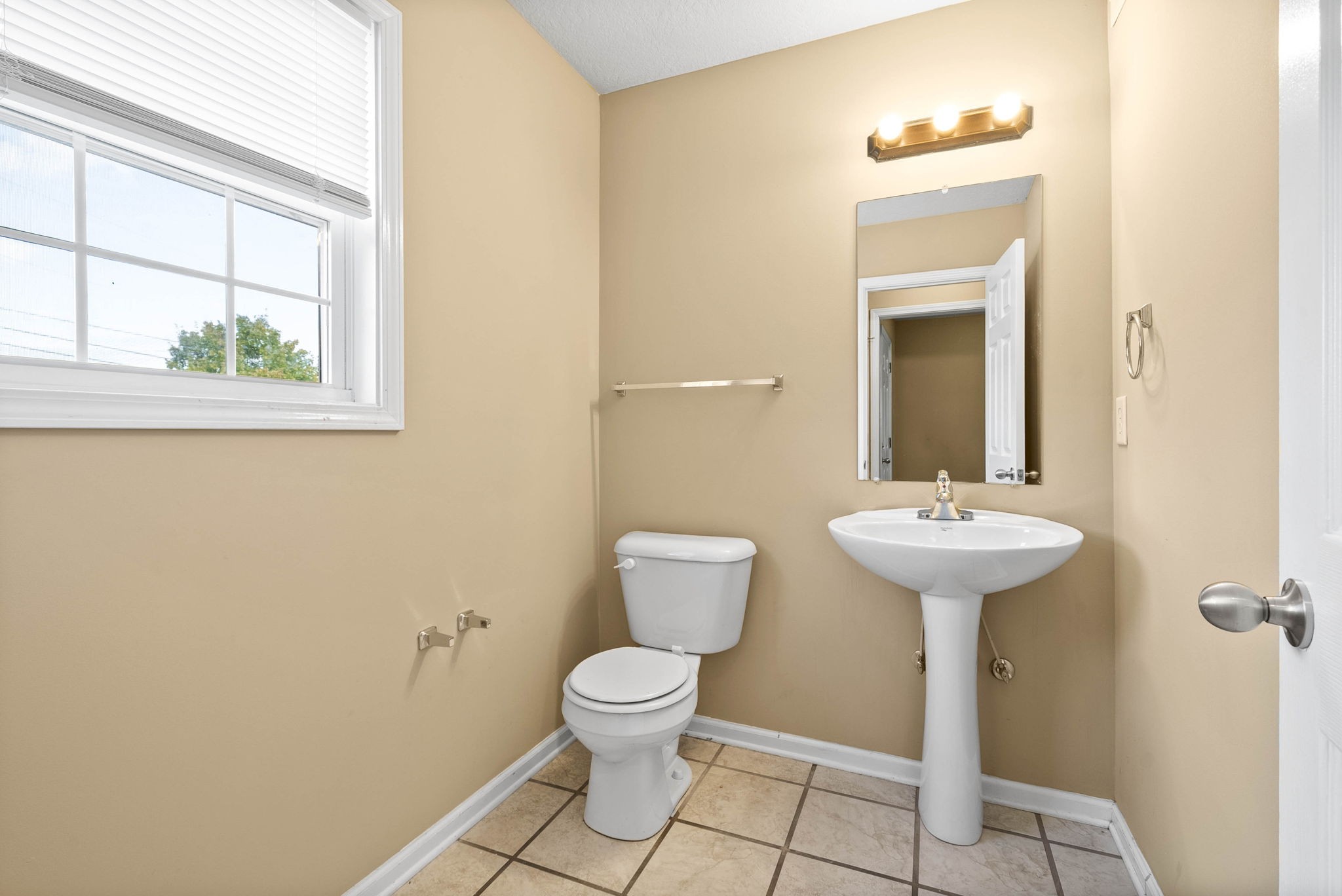 Clarksville, Tennessee 37042, United States, 3 Bedrooms Bedrooms, ,3 BathroomsBathrooms,Residential,Active,157286