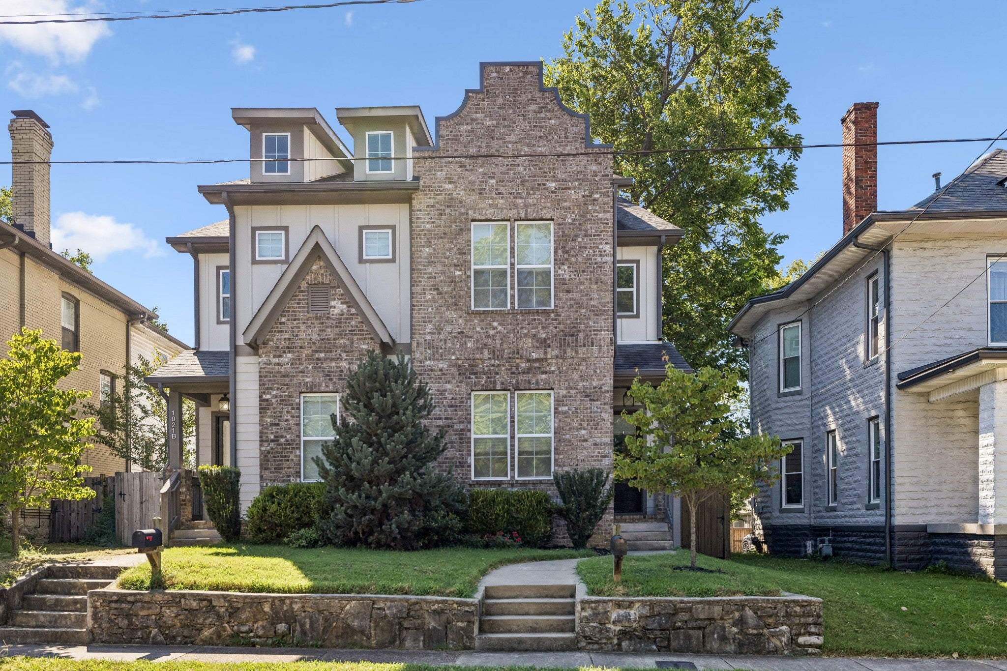 4-bed listing at 1021a 15th Ave S, Nashville