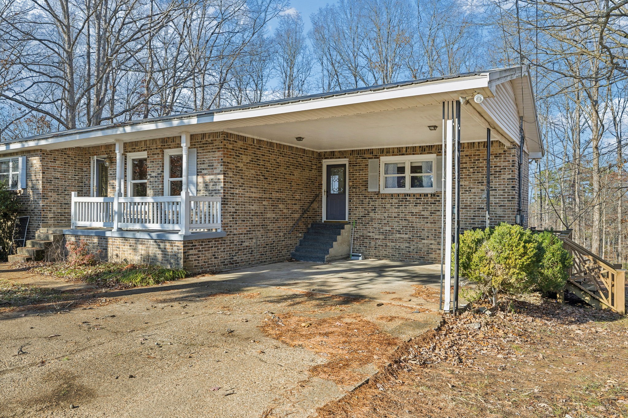 211 Lakeview Dr