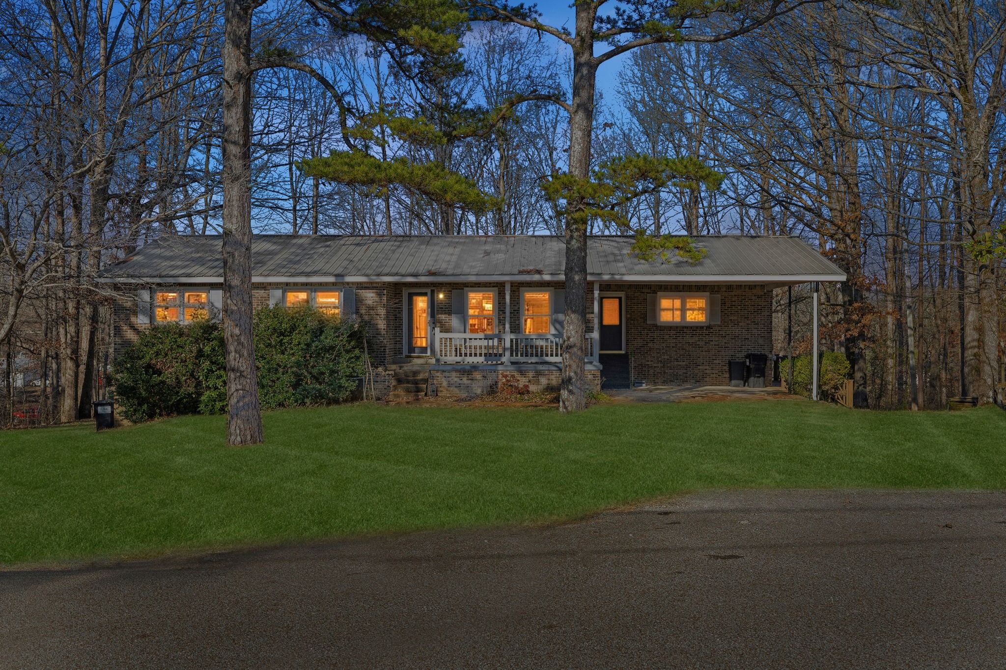 211 Lakeview Dr