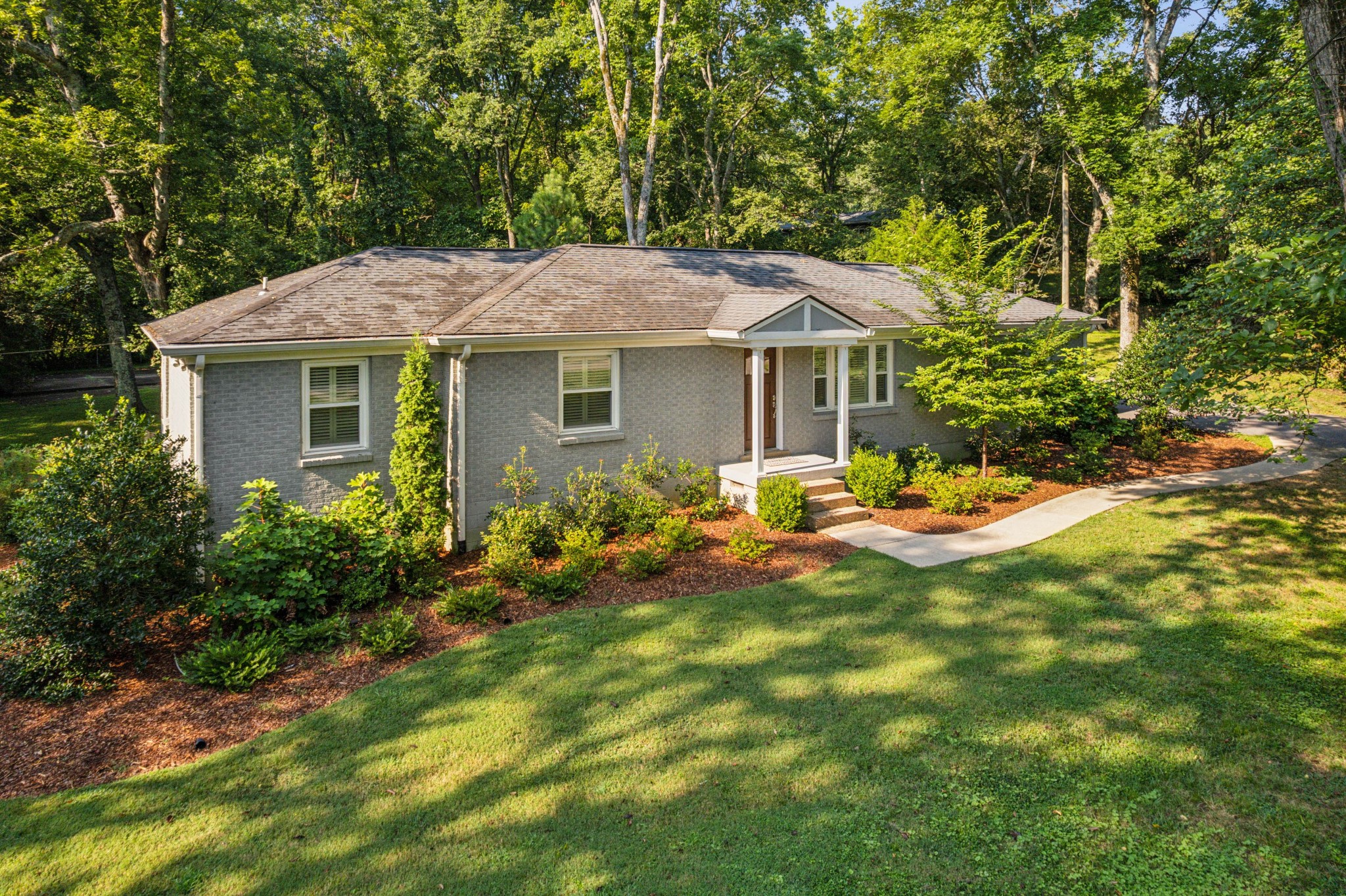 821 W Hillwood Dr