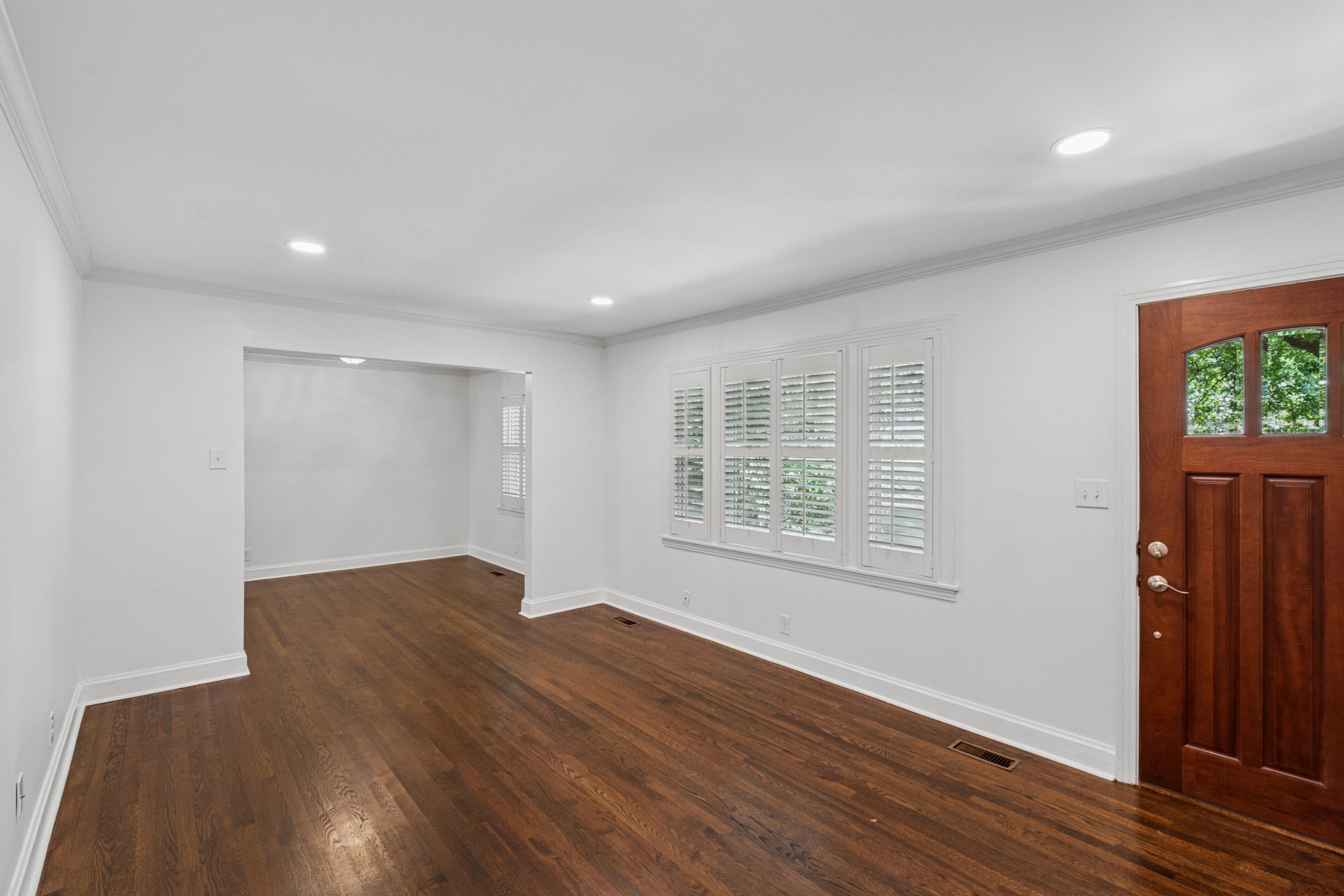 821 W Hillwood Dr
