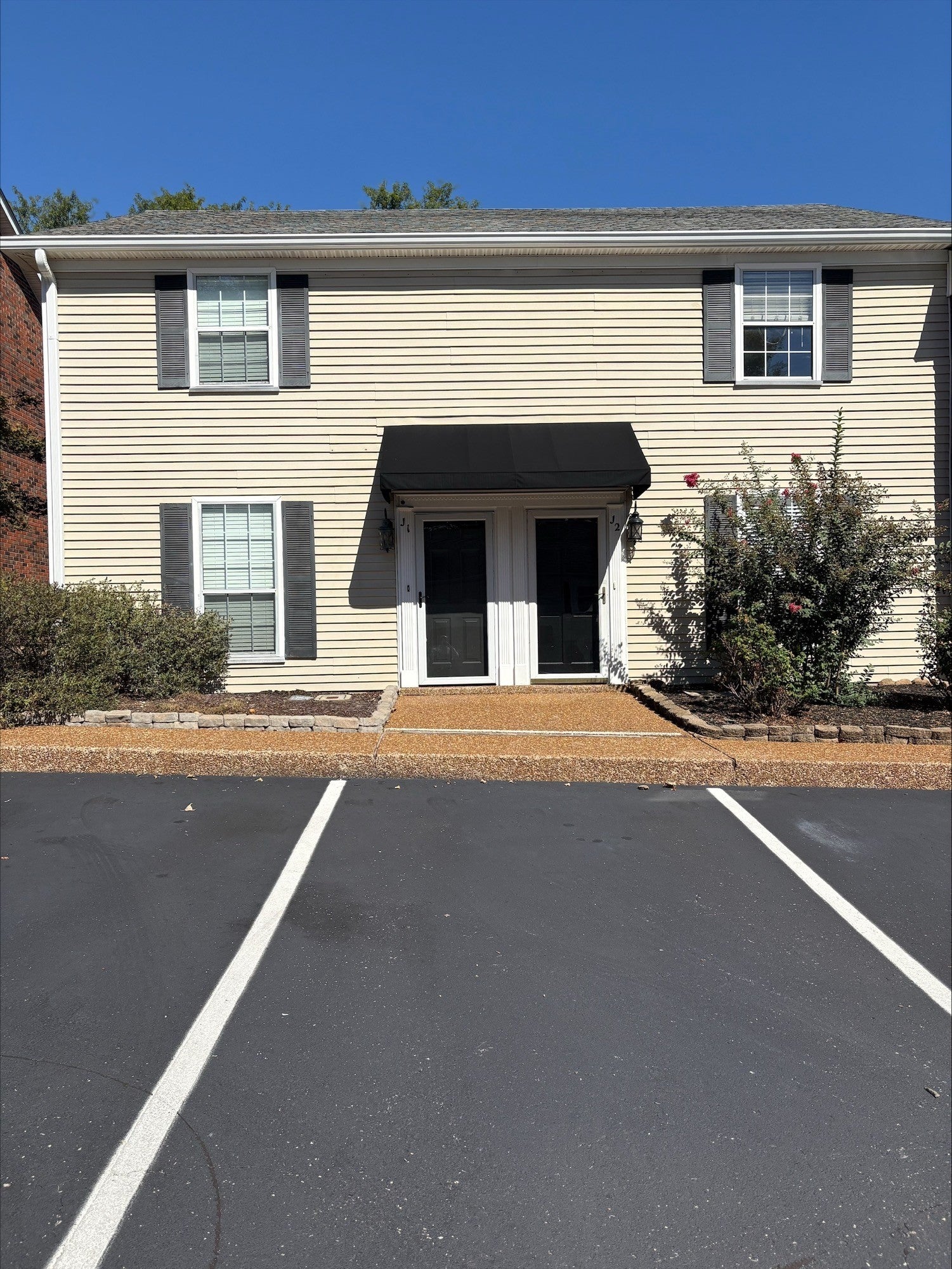 2.0-bed rental at 200 N Royal Oaks Blvd J1
