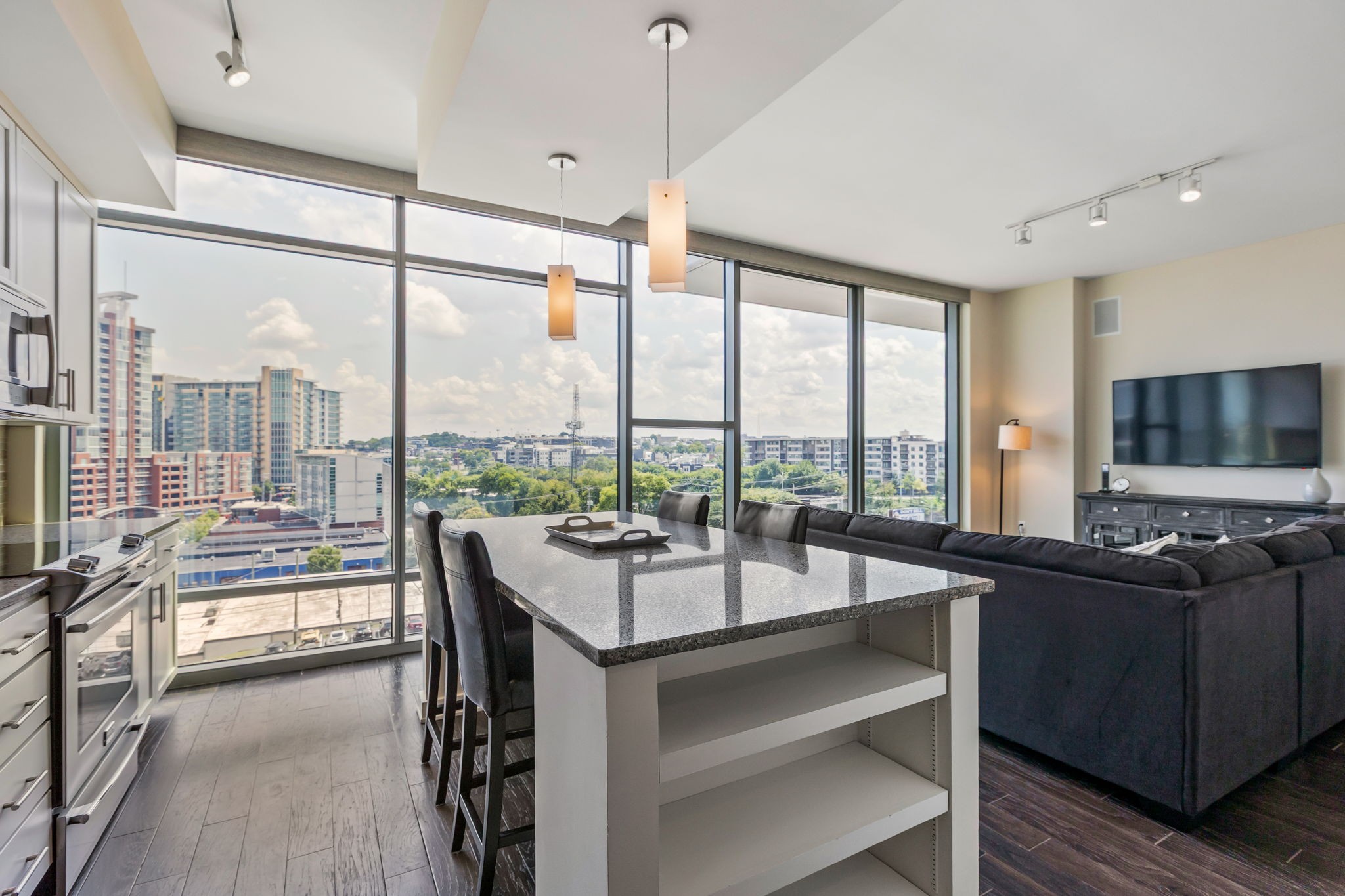1212 Laurel St 605