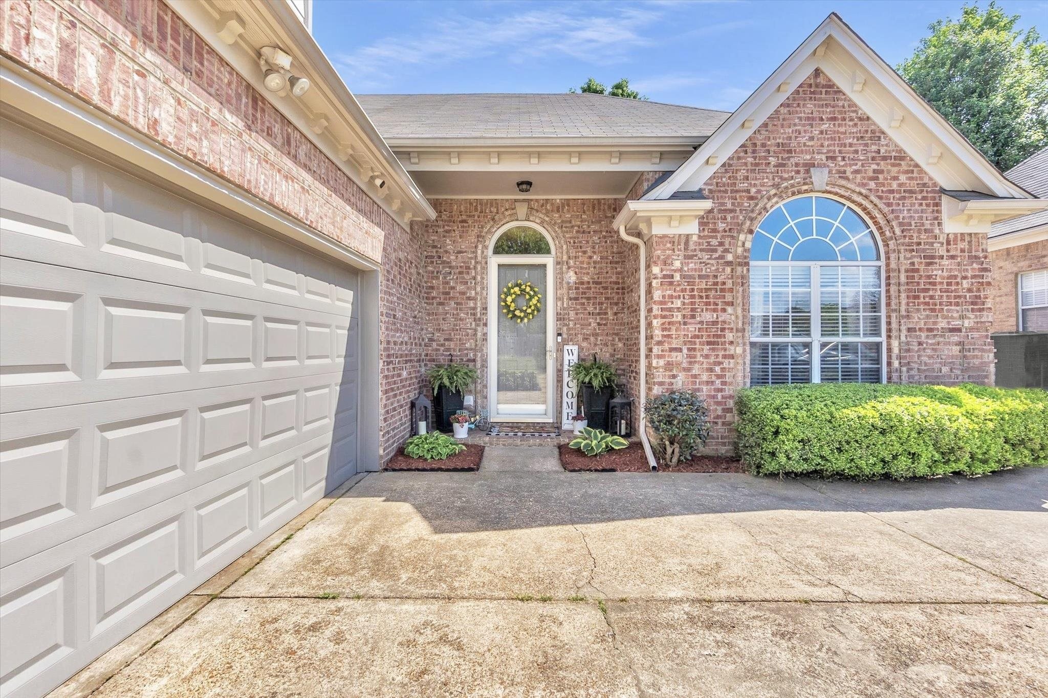 8477 SHADY ELM DR