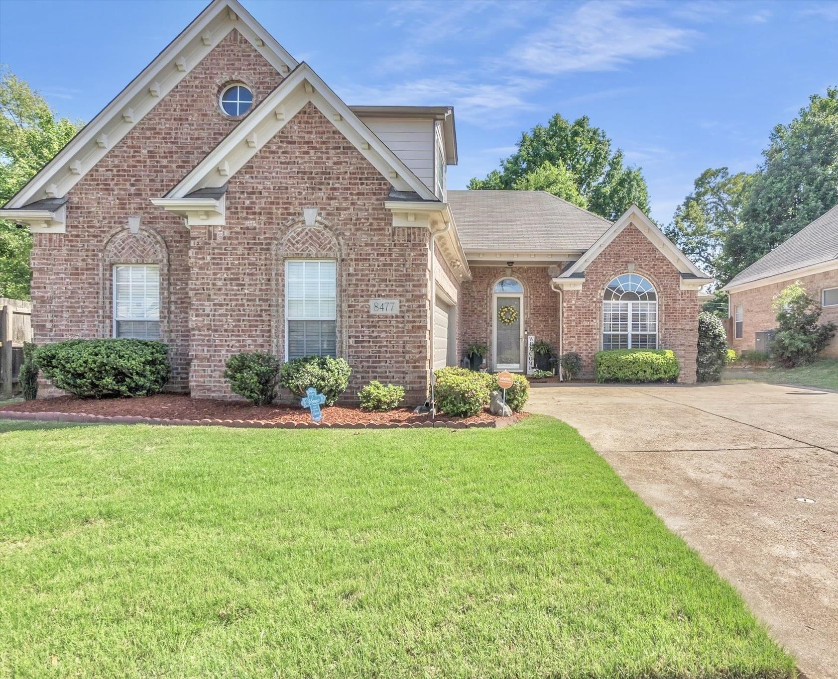 8477 SHADY ELM DR