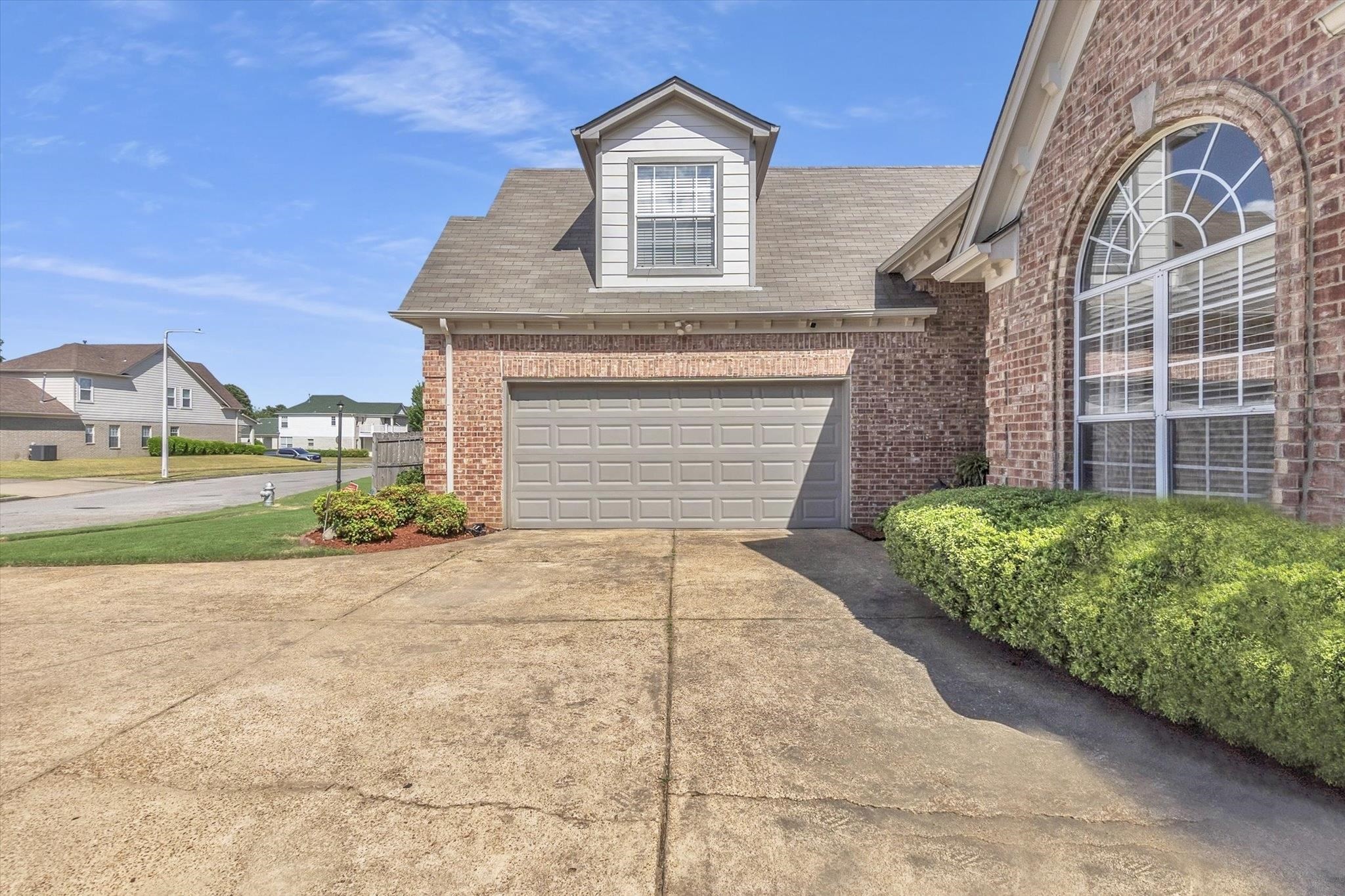 8477 SHADY ELM DR