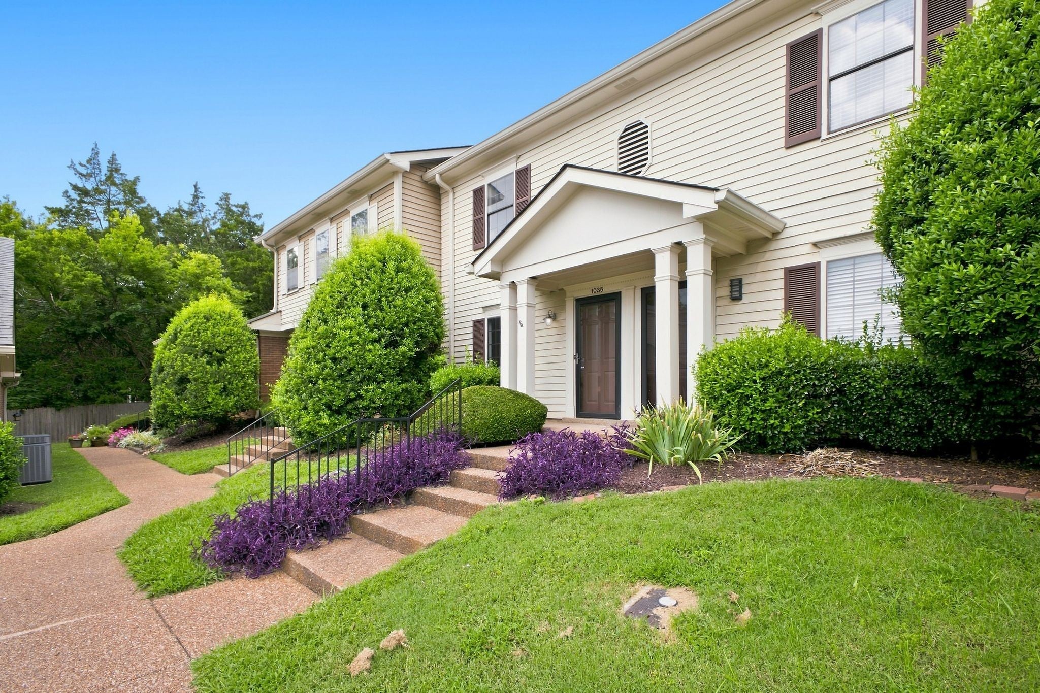 1035 Brentwood Pt