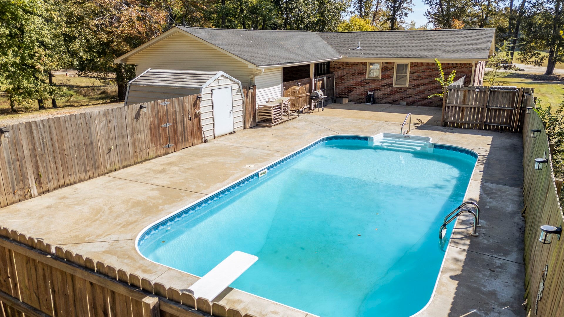 585 E End Dr