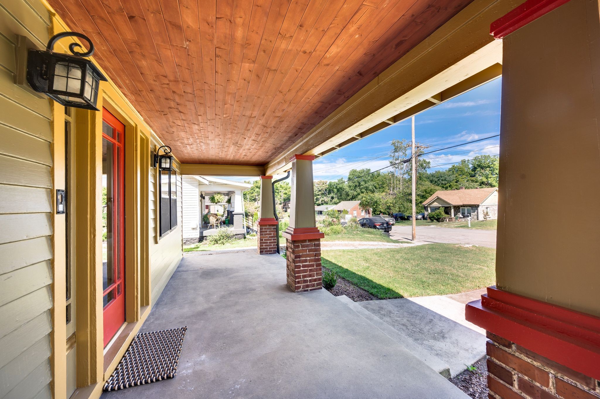 914 W Eastland Ave