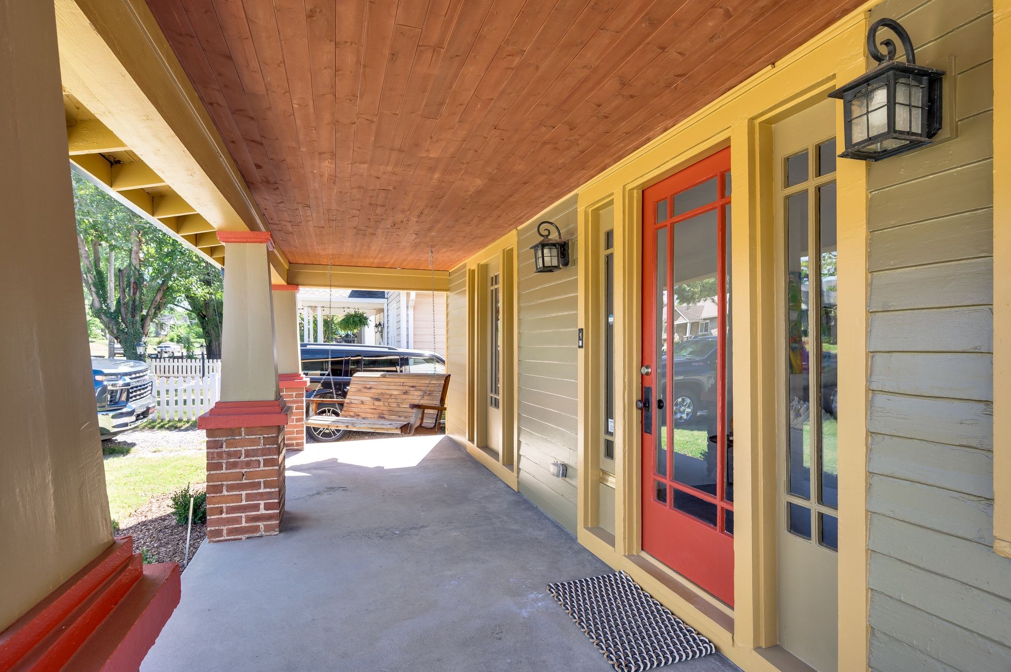 914 W Eastland Ave