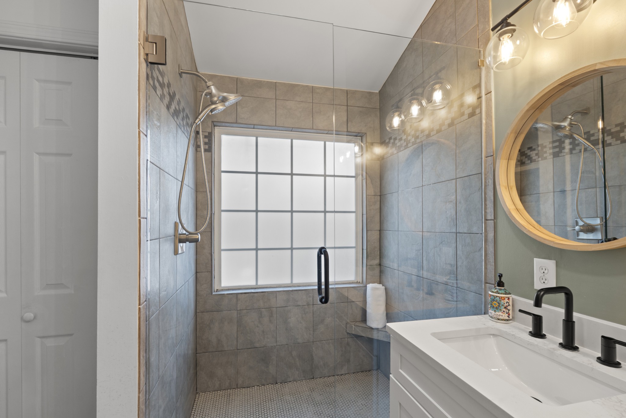 Nashville, Tennessee 37217, United States, 3 Bedrooms Bedrooms, ,2 BathroomsBathrooms,Residential,Active,80206