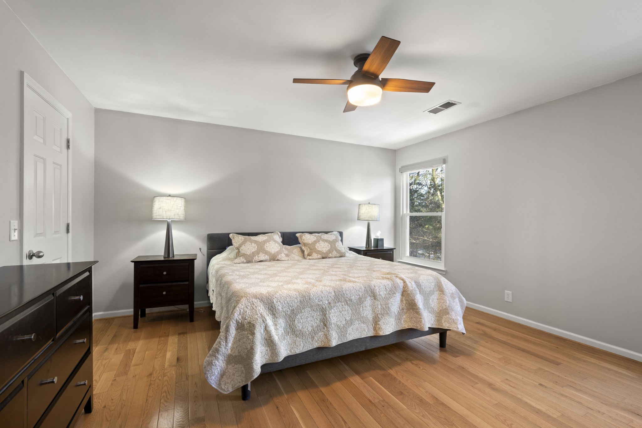 Nashville, Tennessee 37217, United States, 3 Bedrooms Bedrooms, ,2 BathroomsBathrooms,Residential,Active,80206