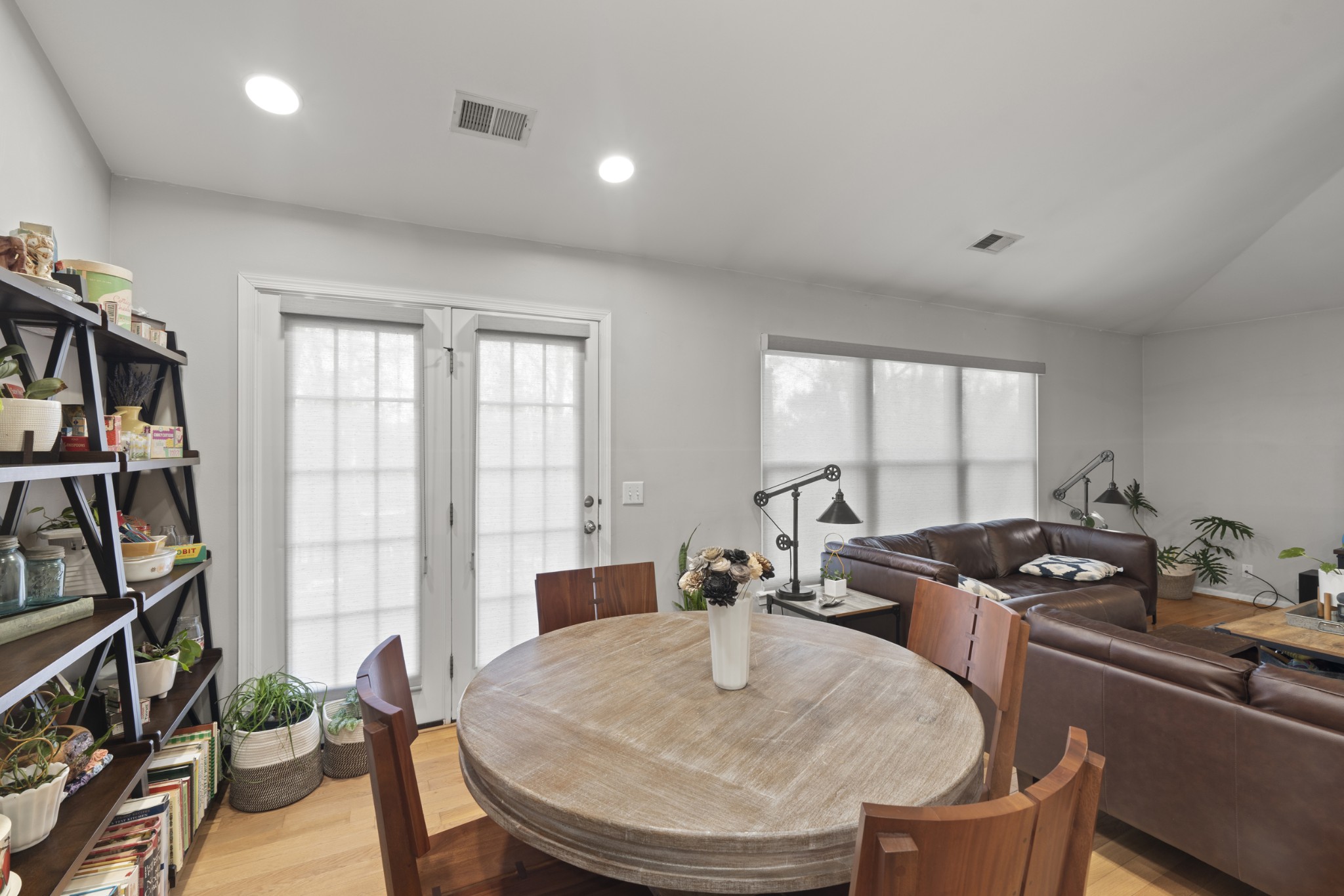 Nashville, Tennessee 37217, United States, 3 Bedrooms Bedrooms, ,2 BathroomsBathrooms,Residential,Active,80206